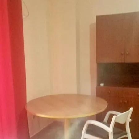 Alojamento de Acomodação e Pequeno-almoço Nina Tirana