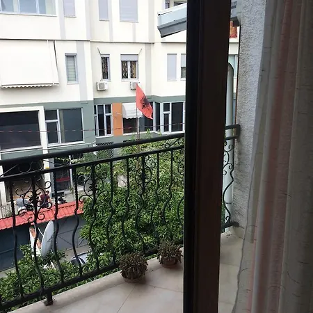Alojamento de Acomodação e Pequeno-almoço Nina Tirana